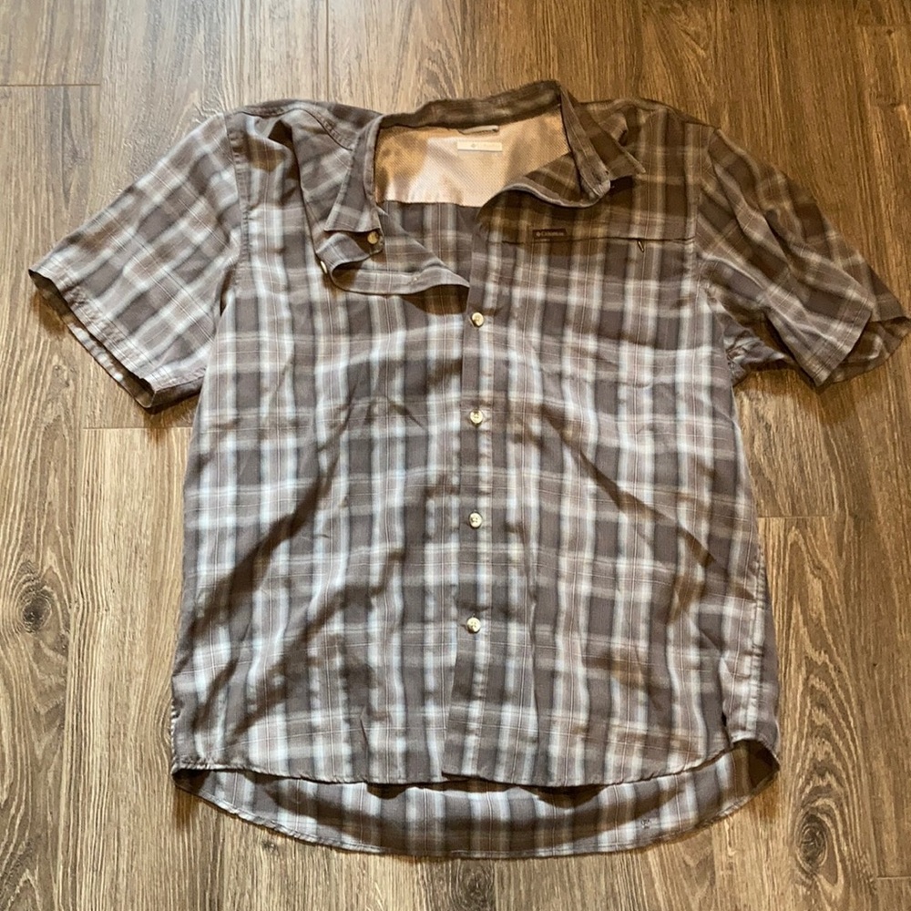 Short sleeve button up